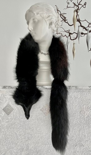 Schwarze echtpelz fuchs - schwarze,